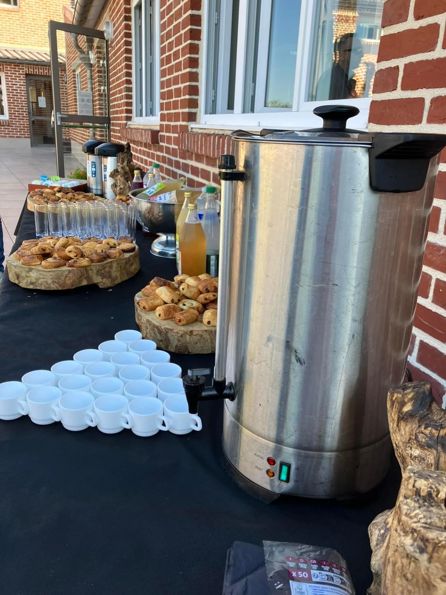 Petit déjeuner en terrasse