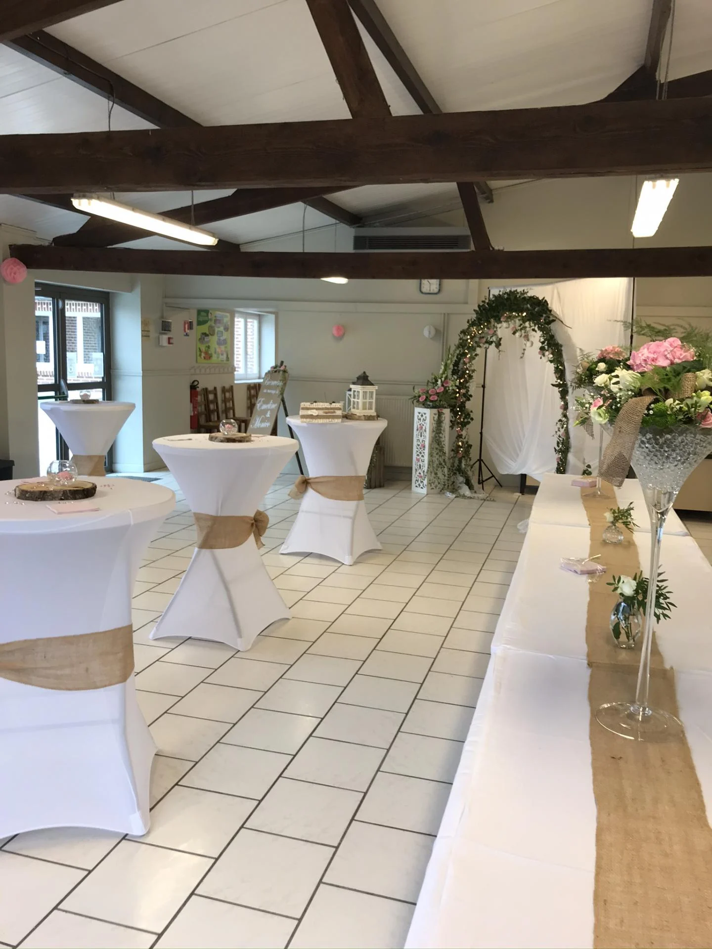 Salle de vin d'honneur attenante